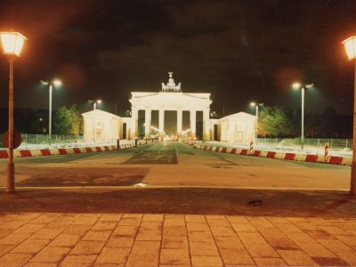 La Porta di Brandeburgo subito dopo la caduta del Muro © il Deutsch-Italia