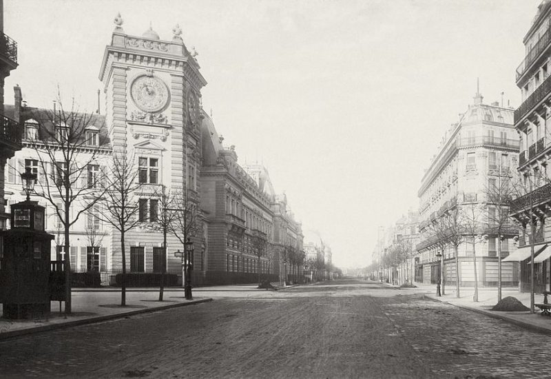 Boulevard Saint-Germain vuota fotografata da Charles Marville intorno al 1850